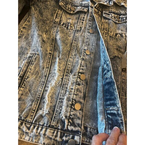 Fantasic Fawn Distressed Acid Wash Jean Jacket Women S Thrashed Fringe Trucker - Picture 10 of 10